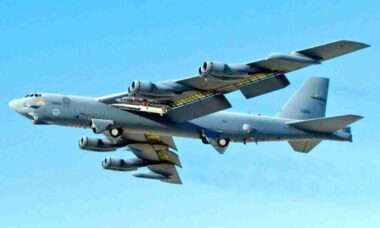 EUA avaliam ampliar arsenal nuclear e reativar ogivas múltiplas após fim do New START