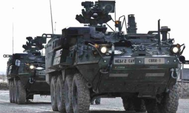 Bulgária recebe 5 blindados Stryker e avança na modernização militar