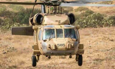 Israel atualiza frota de helicópteros UH-60 com sistema de capacete de visão sintética