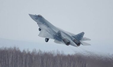 Rússia diz que caças Su-35 e Su-57 despertaram interesse de compradores estrangeiros