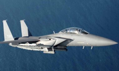 EUA assinam contrato para modernizar caças F-15K Slam Eagle da Coreia do Sul