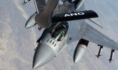 Caças F-16 participam de operação para perseguir OVNIs nos EUA