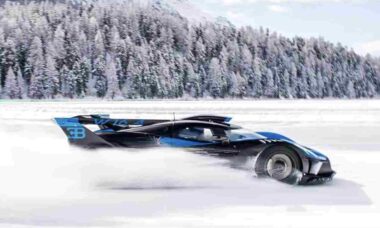 Vídeo: Hipercarros da Bugatti encaram passeio radical em lago congelado na Suíça