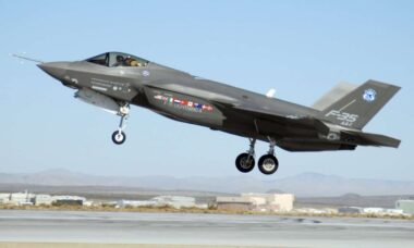 Ex-instrutor de F-35 dos EUA enfrenta acusações de colaborar com treinamento militar chinês
