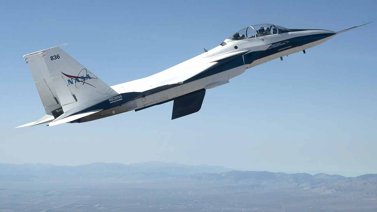Experimenteller Laminarflügel von NASA im Realflug mit F-15B getestet. Foto: NASA