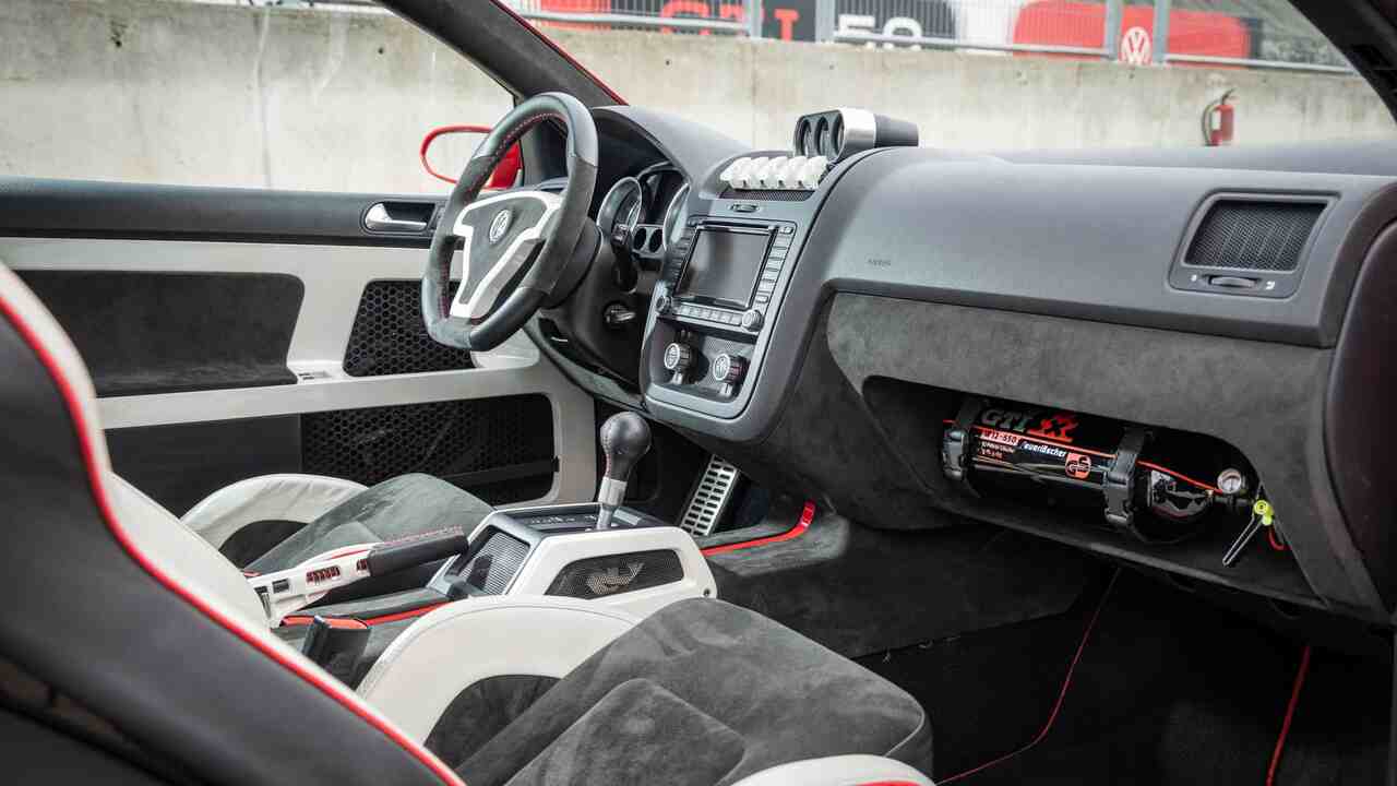 Volkswagen fa rivivere la Golf GTI con un motore W-12 di Bentley
