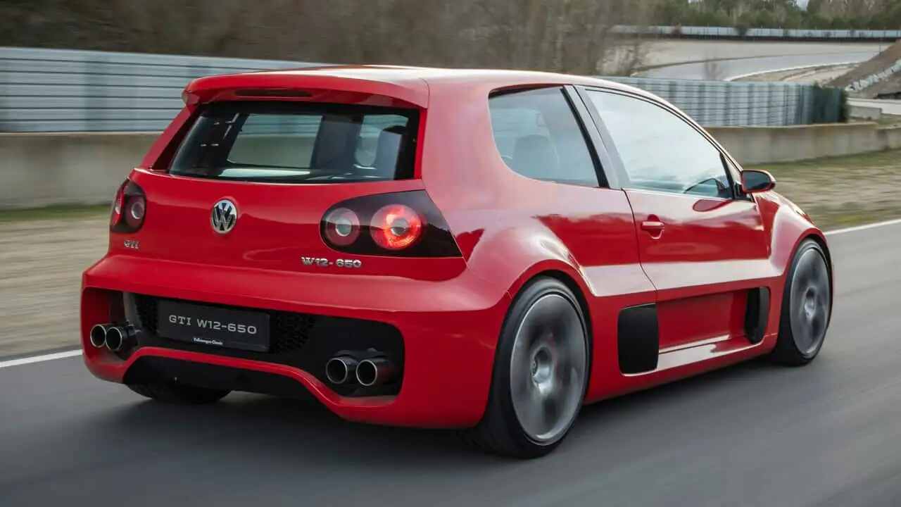 Volkswagen fa rivivere la Golf GTI con un motore W-12 di Bentley