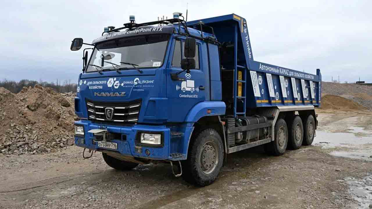Caminhão basculante autônomo KAMAZ. Telegram @rostecru, @pao_kamaz