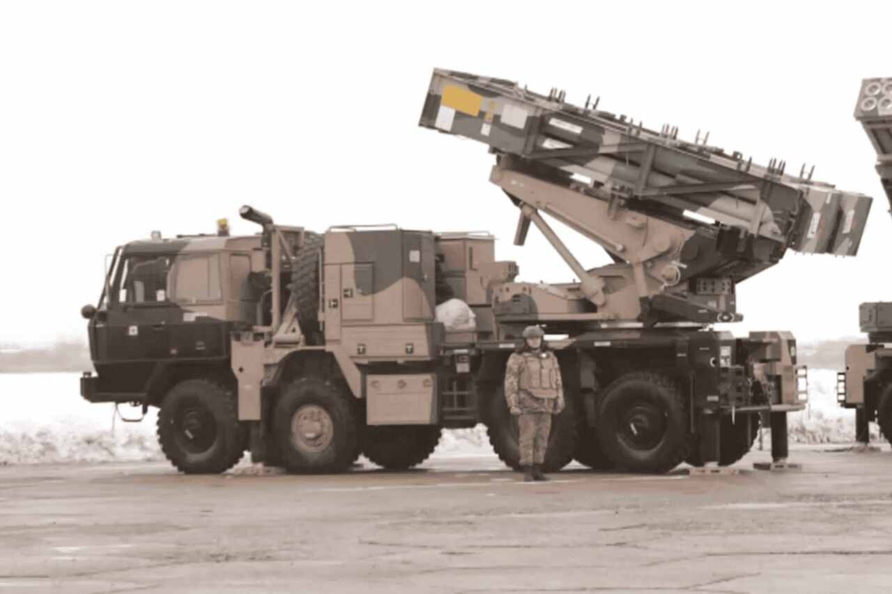 Armênia recebe novos sistemas de defesa aérea e artilharia da Índia