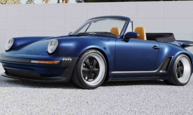 Porsche 911 Cabriolet reinterpretado pela Singer – Classic Turbo; inspirado no 930 Turbo de meados da década de 1970 e equipado com um motor boxer de seis cilindros, 3,8 litros, biturbo
