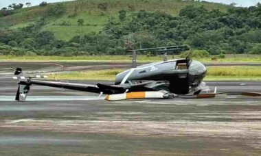 Homem derruba helicóptero após invadir aeroporto para "testar" aeronave no Brasil
