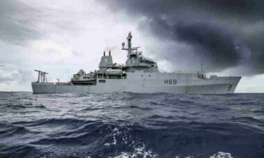 Reino Unido vende antigo HMS Enterprise para Bangladesh