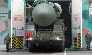RS-24 Yars – míssil balístico intercontinental russo, equipado com MIRVs e armado com ogivas termonucleares