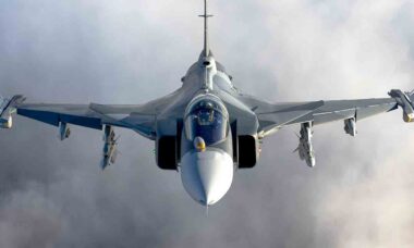 Saab quer produzir 36 caças Gripen por ano e expandir fabricação para outros países (X @Saab)