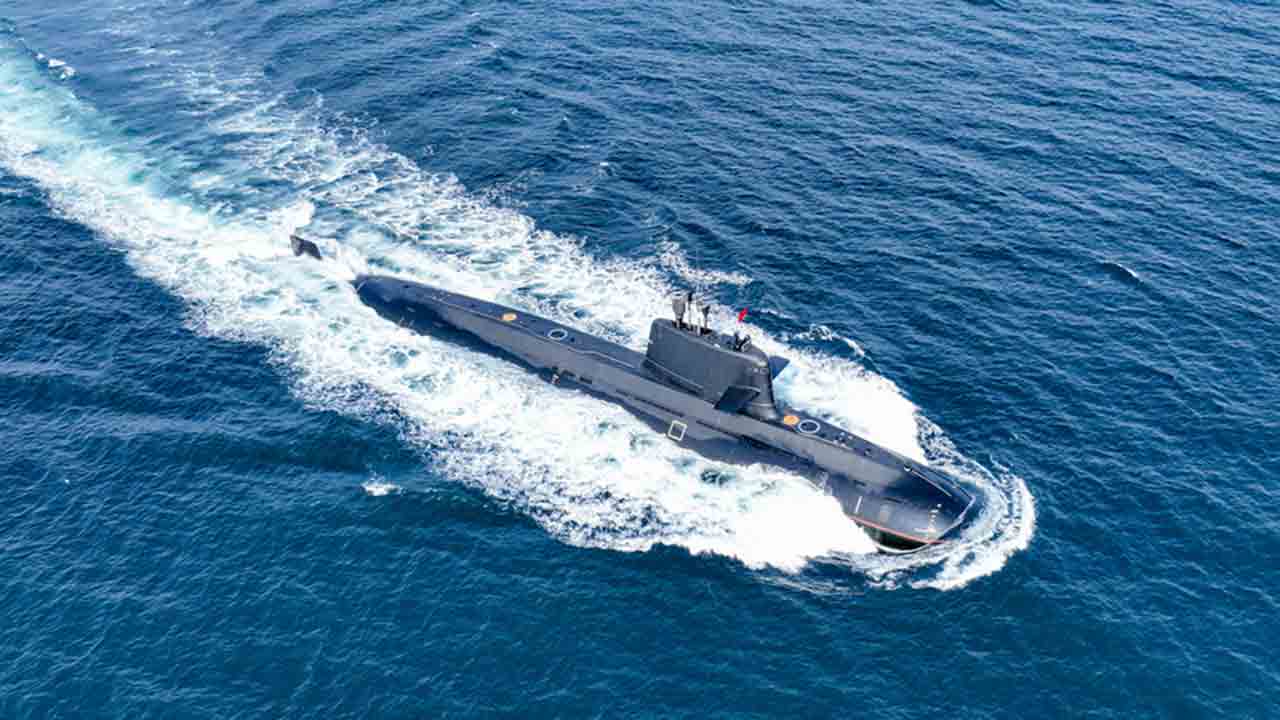 Novembre 2025 – Un sottomarino assegnato a un’unità navale sotto il Comando del Teatro Nord del PLA cinese naviga in mare durante un’esercitazione marittima. Foto: chinamil.com.cn