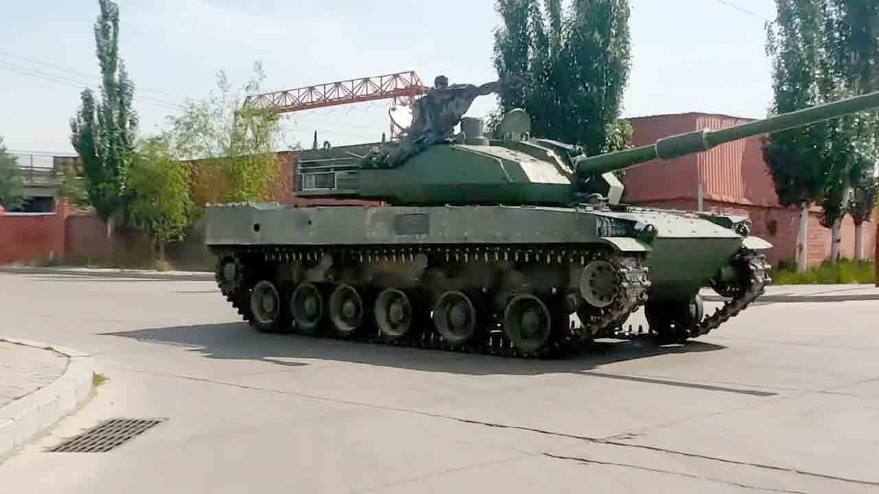 Type 15 (VT5) könnyű harckocsik. Fotó: X @Defres360