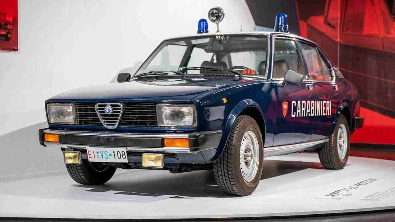 Confira as viaturas Alfa Romeo dos Carabinieri, polícia de elite da Itália