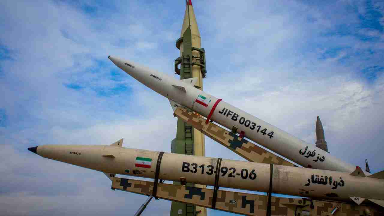 Le Royaume-Uni renforce sa défense après que l’Iran a lancé 3 500 missiles et drones au Moyen-Orient