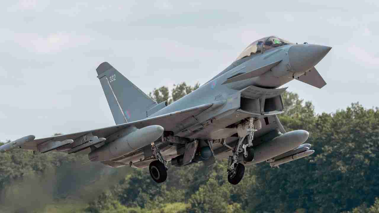 Caças Typhoon da RAF reforçam defesa da OTAN na Romênia por 4 meses