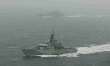 Marinha Real rastreia 4 navios russos no Canal da Mancha em operação de vigilância naval