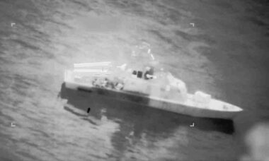 EUA destroem 16 navios iranianos de minas no Estreito de Ormuz e tensão afeta o petróleo