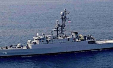 Submarino dos EUA afunda fragata iraniana no Índico e deixa 87 mortos