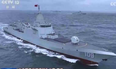 China revela 2 novos superdestróieres Type 055 e amplia frota de navios