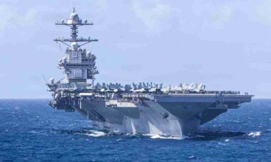 Incêndio atinge USS Gerald R. Ford no Mar Vermelho e deixa 2 marinheiros feridos