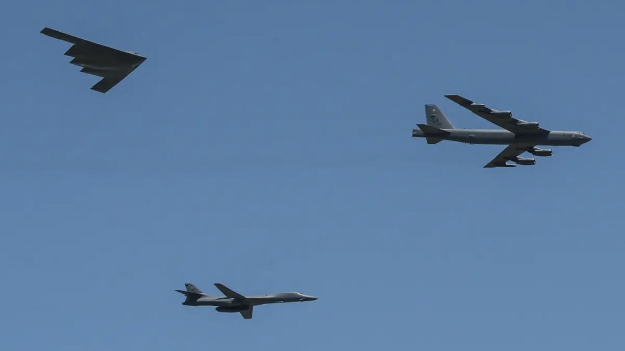 Rejtélyes drónraj repült át egy amerikai légibázis felett, amely tele van nukleáris bombázókkal