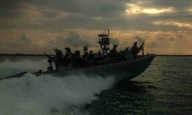 Reino Unido e Noruega planejam até 30 embarcações militares para operações costeiras