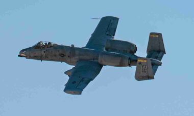 Erro de A-10 dos EUA atinge base no Iraque e deixa 7 mortos e 13 feridos