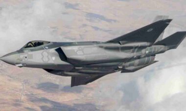 F-35I de Israel derruba Yak-130 iraniano em 1º abate aéreo histórico
