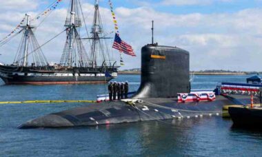 Marinha dos EUA recebe submarino nuclear USS Massachusetts em cerimônia em Boston