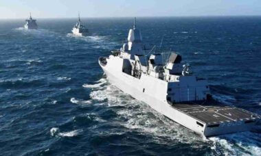 Holanda pode enviar fragata para escoltar porta-aviões francês no Mediterrâneo Oriental