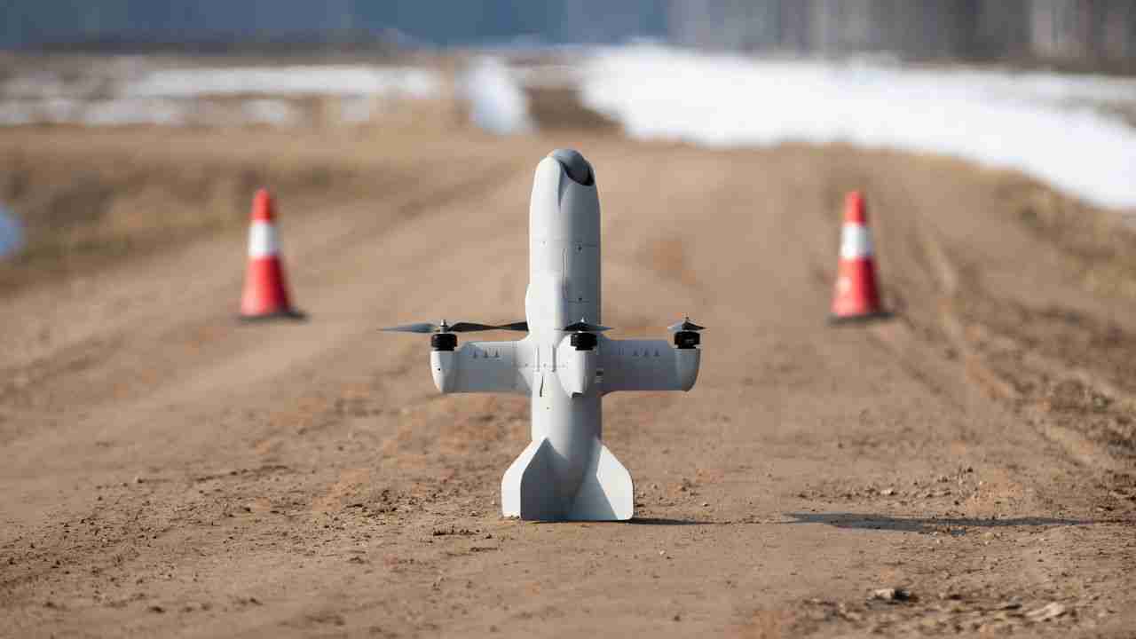 NATO testuje 5 systémů pro zachytávání dronů během cvičení v Lotyšsku