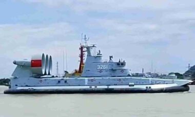 China amplia frota de 9 hovercrafts Zubr e reforça preparo para Taiwan