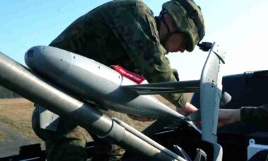 Polônia inicia treinamento com interceptor de drones MEROPS para reforçar defesa aérea