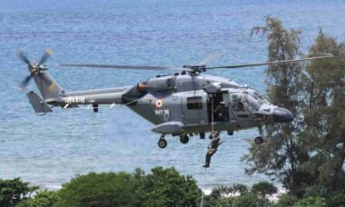 Índia investe US$ 555 milhões em helicópteros Dhruv e mísseis VL-Shtil para a Marinha