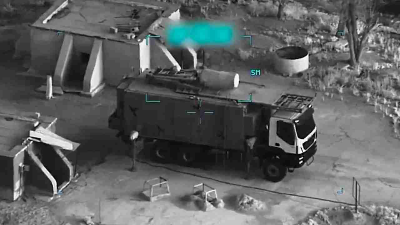 Attacco degli Stati Uniti colpisce il sistema di guerra elettronica Cobra V8 dell’Iran vicino al Golfo Persico