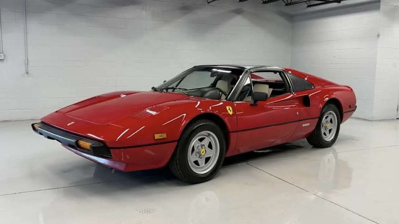 Ferrari 308 GTS 1979 ze série „Magnum, P.I.“ bude příští měsíc vydražena