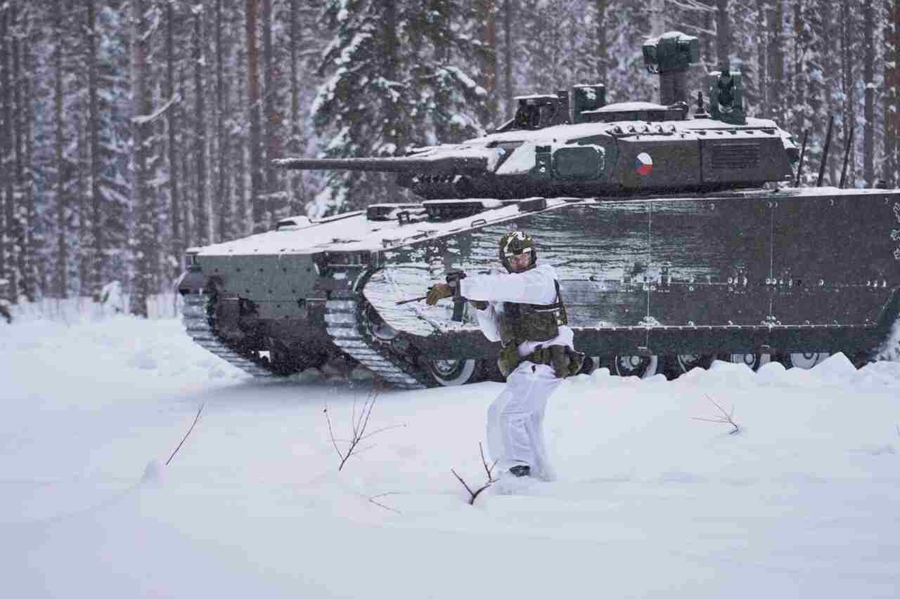 Exército Tcheco testa o primeiro veículo de combate CV90 MkIV na Suécia