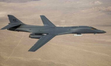 Bombardeiros americanos evitam sobrevoar espaço aéreo europeu em rota para o Irã