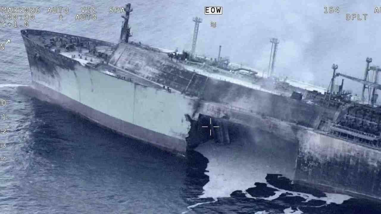 Russischer Öltanker durch Drohnenangriff zerstört – Gefahr einer Umweltkatastrophe im Mittelmeer
