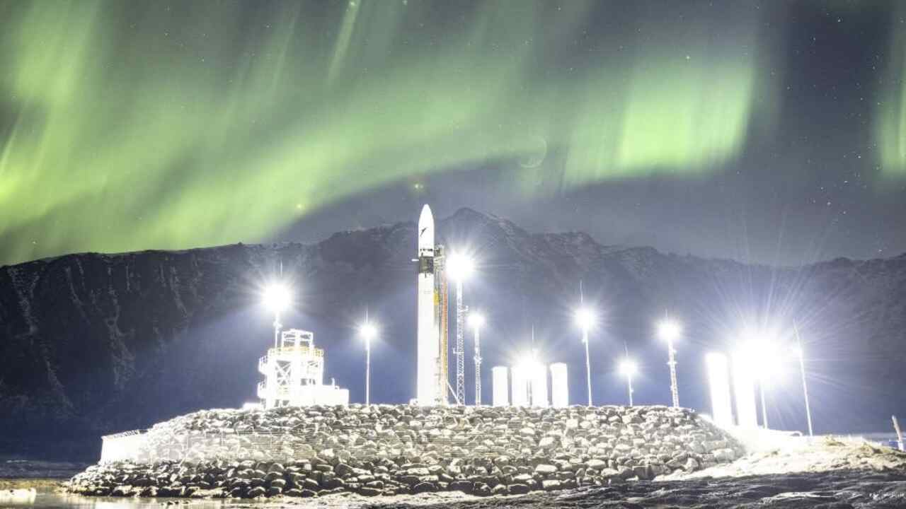 Přítomnost plavidla v omezené zóně vede Norsko k odložení startu rakety