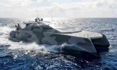 Empresa da Letônia apresenta catamarã tático LNT-27