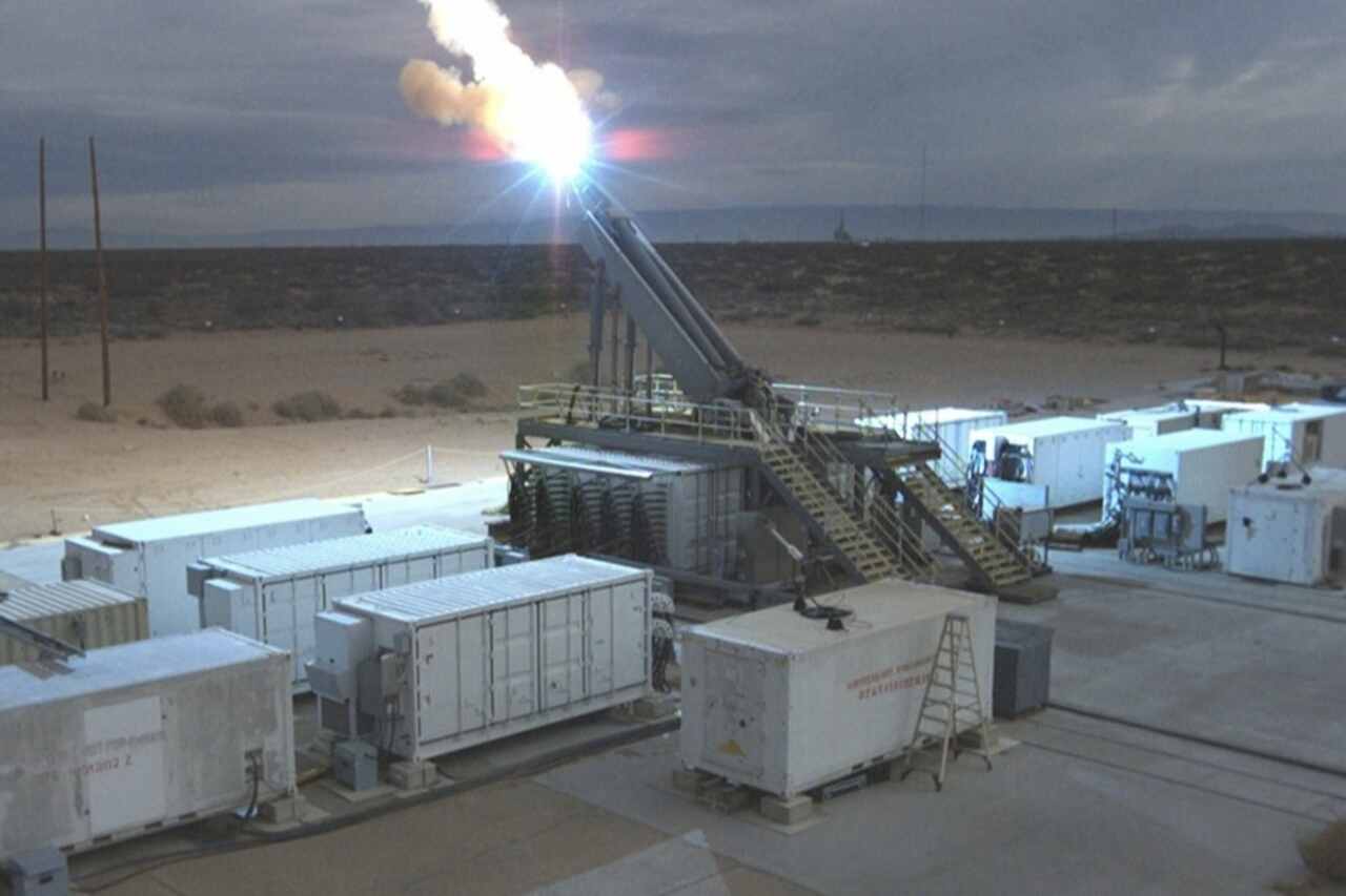 La marine américaine relance les essais de tir avec un canon électromagnétique au Nouveau-Mexique
