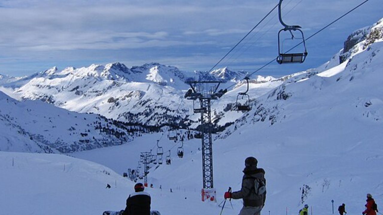 Une femme de 61 ans meurt après la chute d’une cabine de téléphérique d’une montagne en Suisse ; voir la vidéo