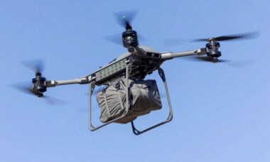 EUA usam drones para instalar fio de concertina ao longo da fronteira com o México