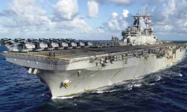 Navio de assalto anfíbio USS Boxer é mandado para para o Oriente Médio