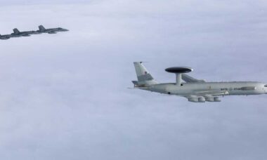 Pela primeira vez, aeronave AWACS da OTAN opera no espaço aéreo finlandês. Foto: OTAN